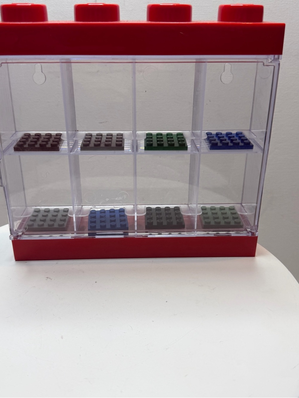 Official LEGO display case for 8 minifigures